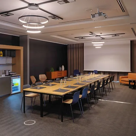 Aparthotel Adina Colonia