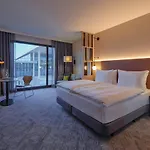 Adina 4*