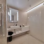 Adina Hotel apartamentowy 4*