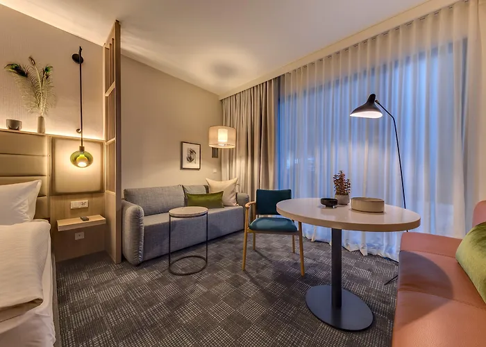 Adina 4* Köln